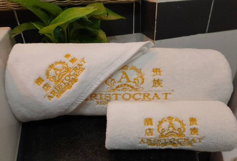 اتاق لوکس با تخت بزرگ, Aristocrat Residence &