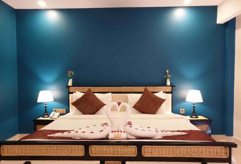اتاق لوکس با تخت بزرگ, Aristocrat Residence &