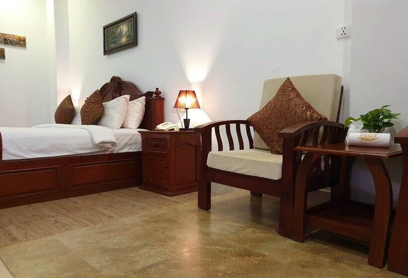 اتاق لوکس با تخت بزرگ, Aristocrat Residence &