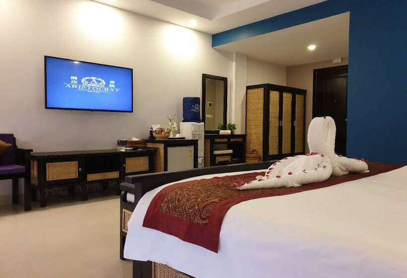 اتاق لوکس با تخت بزرگ, Aristocrat Residence &