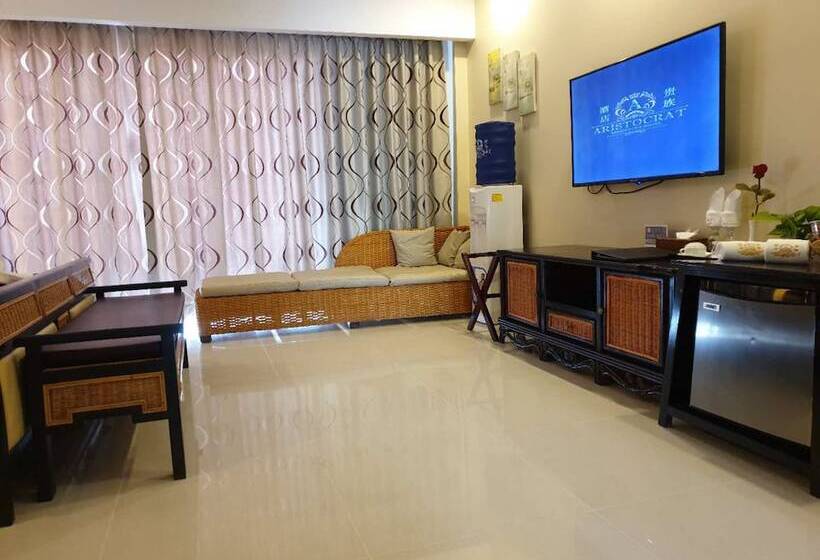 اتاق لوکس با تخت بزرگ, Aristocrat Residence &