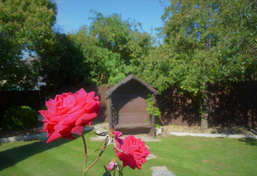 سوییت خانوادگی, Oliver Cromwell