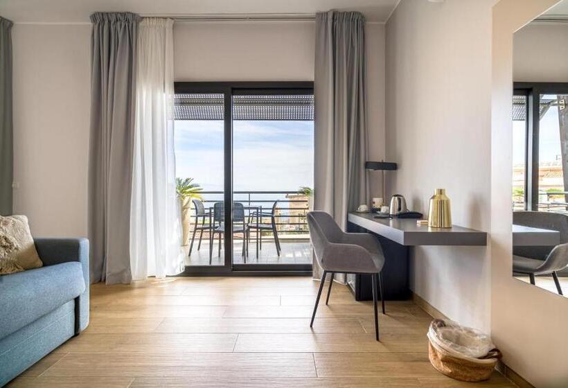 Семейный Номер Боковой Вид на Море, Taormina Palace