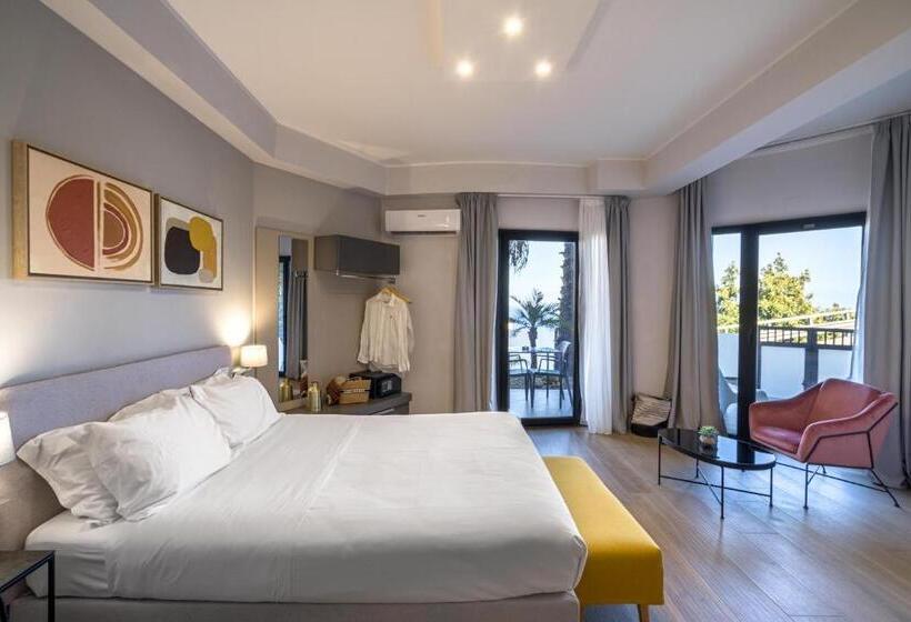 Номер Стандард Боковой Вид на Море с Балконом, Taormina Palace