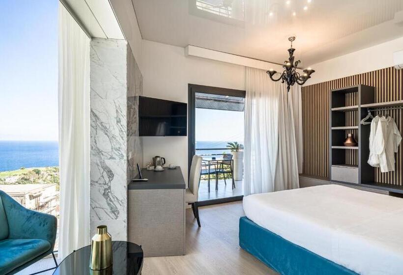 Номер Deluxe Вид на Море с Балконом, Taormina Palace