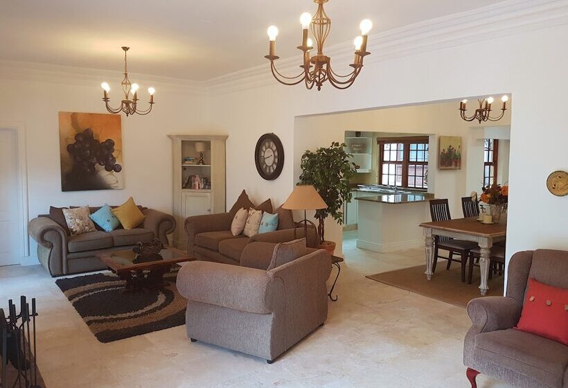 Villa 2 Quartos, Val D  Or Estate