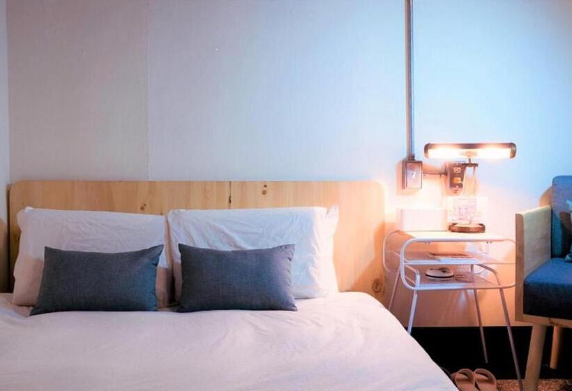 اتاق استاندارد با سرویس بهداشتی مشترک, With Inn Hostel