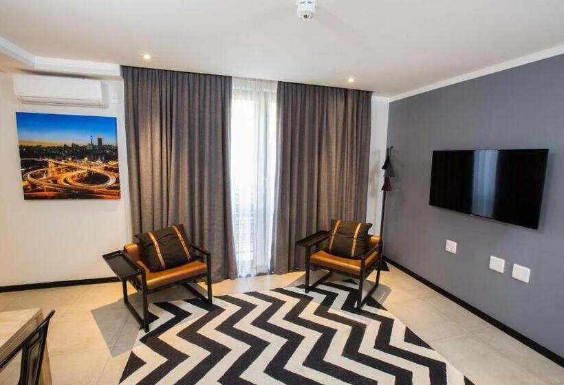 استودیو اجرایی, Max Executive Apartments