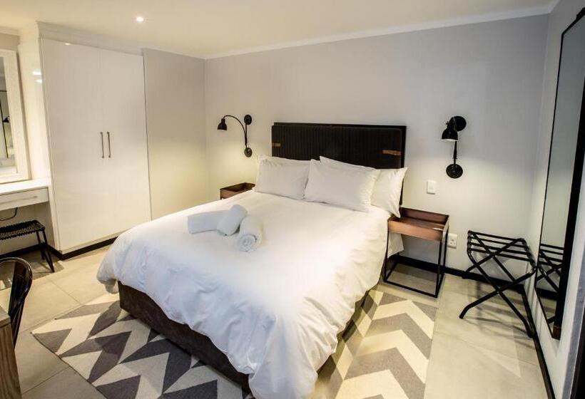 استودیو اجرایی, Max Executive Apartments