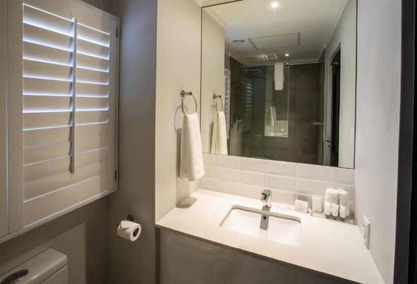 استودیو اجرایی, Max Executive Apartments