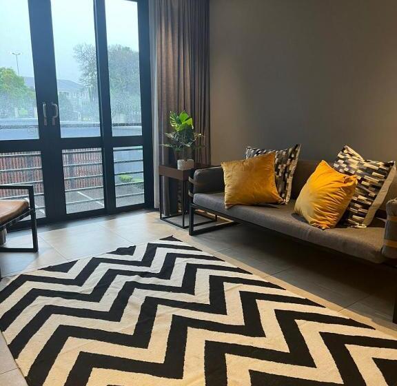 آپارتمان 2 خوابه, Max Executive Apartments