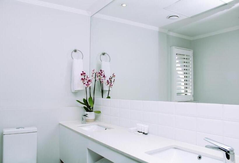 آپارتمان 3 خوابه, Max Executive Apartments