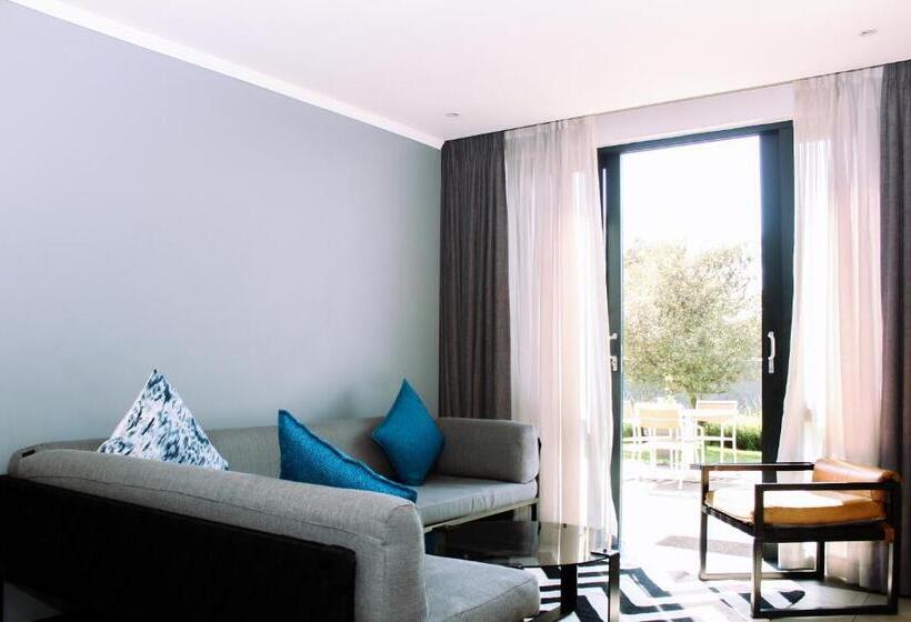 آپارتمان 3 خوابه, Max Executive Apartments