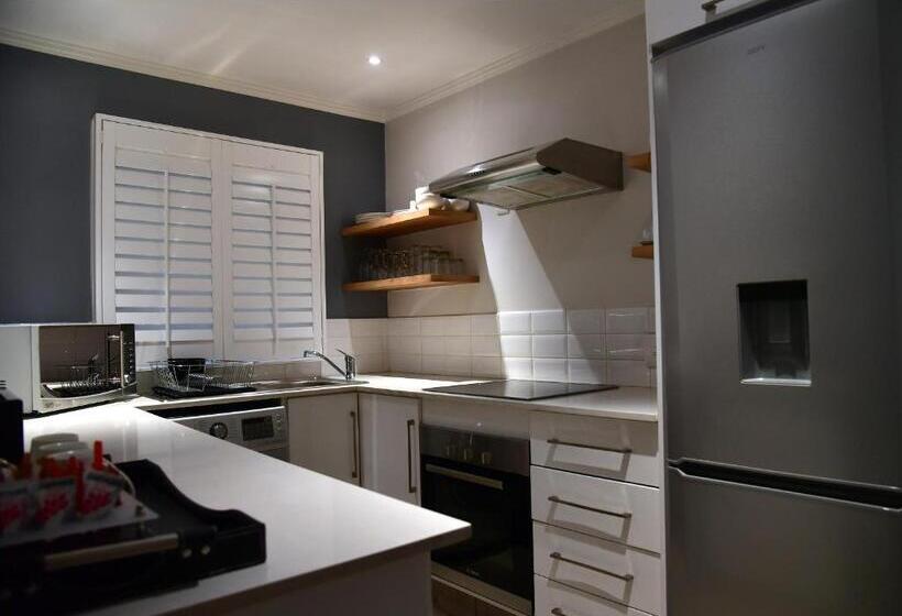 آپارتمان 3 خوابه, Max Executive Apartments