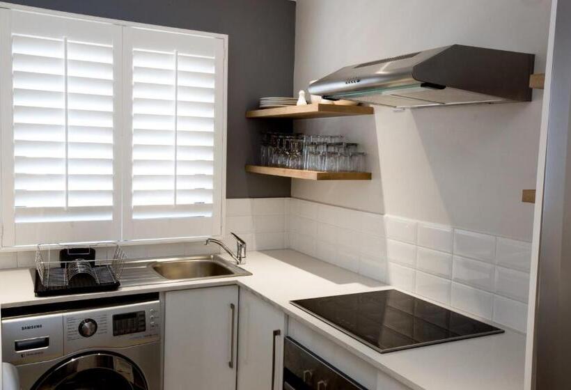 آپارتمان 3 خوابه, Max Executive Apartments