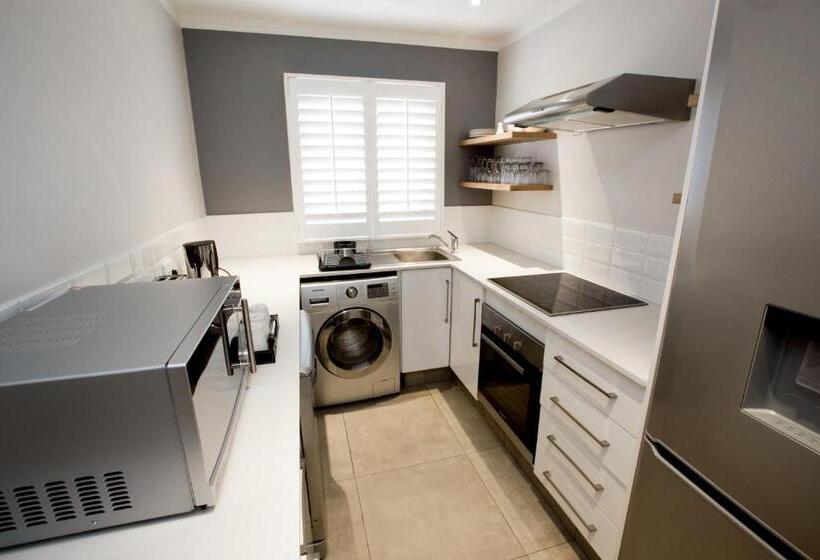 آپارتمان 3 خوابه, Max Executive Apartments