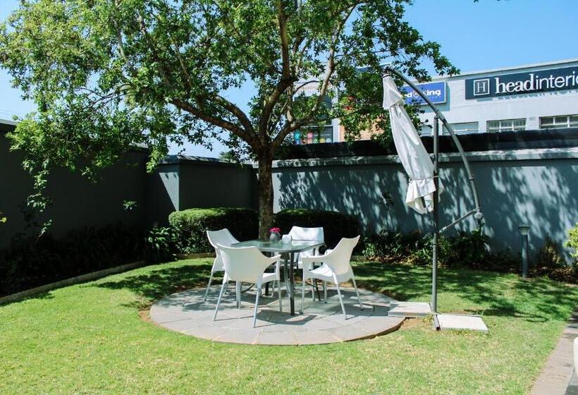 2 Bedroom Apartment Garden View, Max Executive Apartments