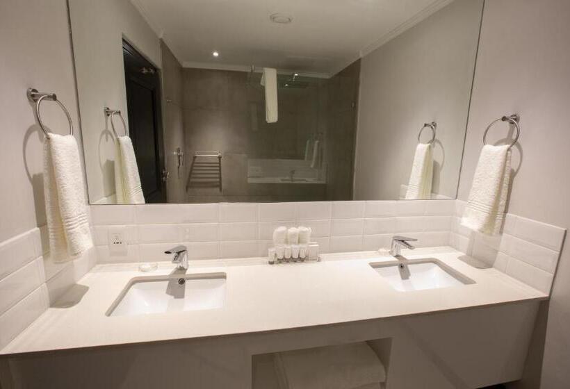 2 Bedroom Apartment Garden View, Max Executive Apartments