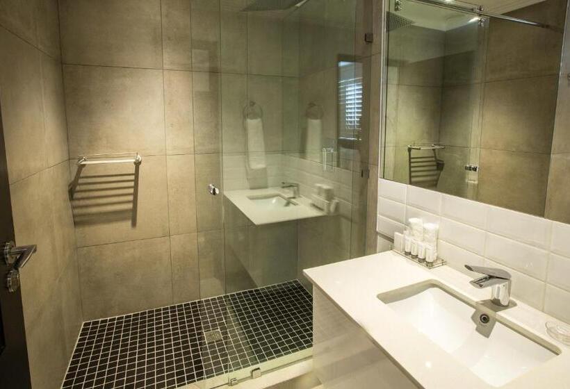 2 Bedroom Apartment Garden View, Max Executive Apartments