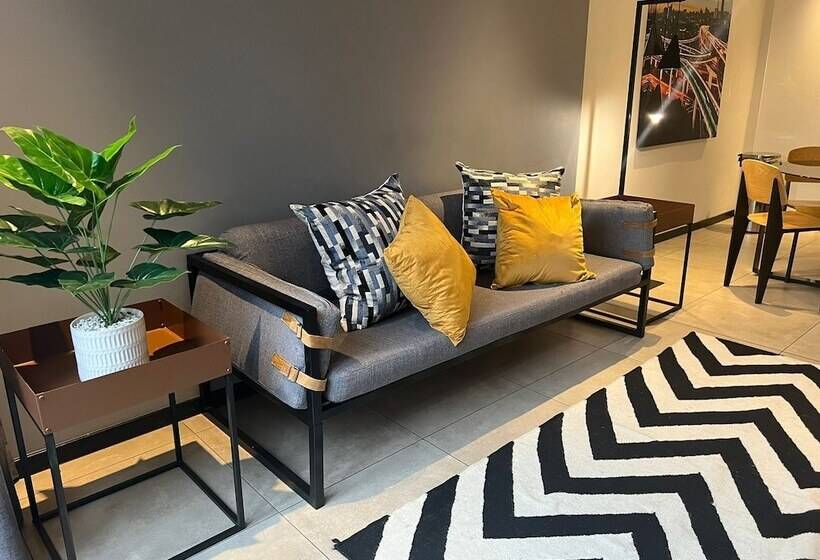 آپارتمان 2 خوابه, Max Executive Apartments