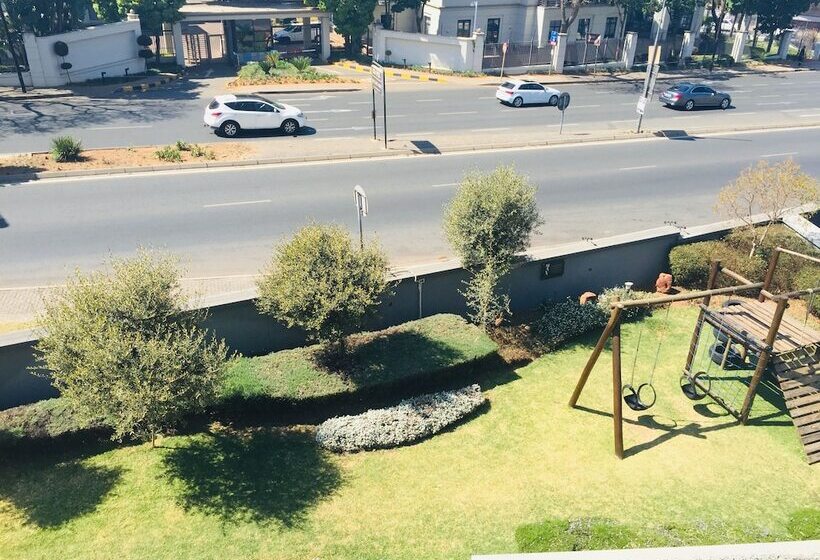 آپارتمان 2 خوابه, Max Executive Apartments
