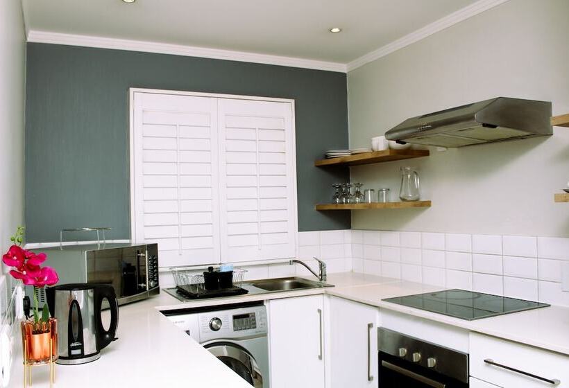 آپارتمان 3 خوابه, Max Executive Apartments