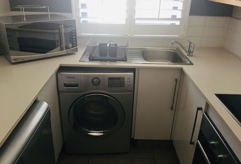 آپارتمان 3 خوابه, Max Executive Apartments