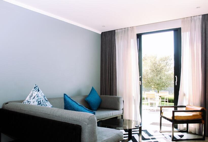 آپارتمان 3 خوابه, Max Executive Apartments