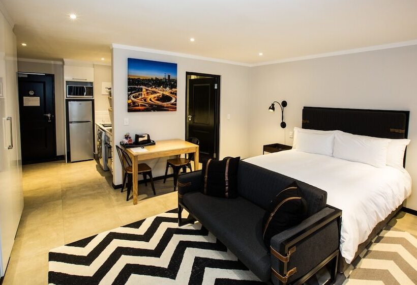 استودیوی استاندارد, Max Executive Apartments