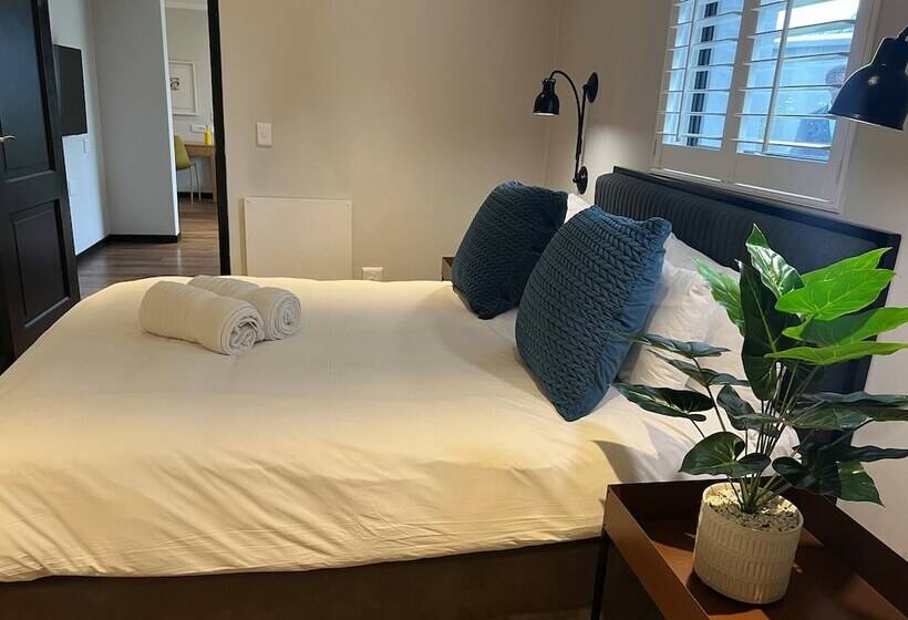 آپارتمان 2 خوابه, Max Executive Apartments