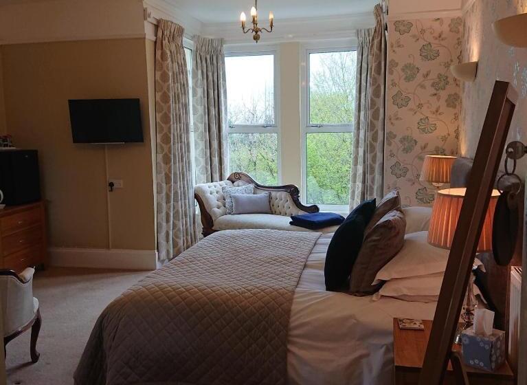 Quarto Premium, Barnabas House