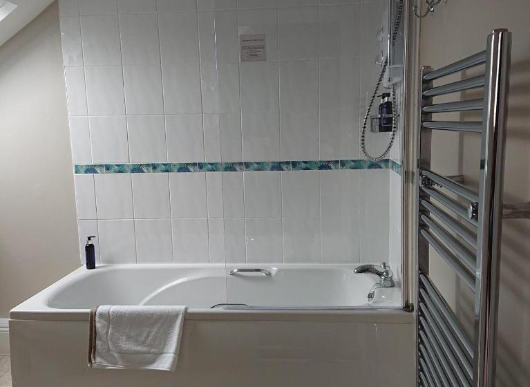 Quarto Premium, Barnabas House