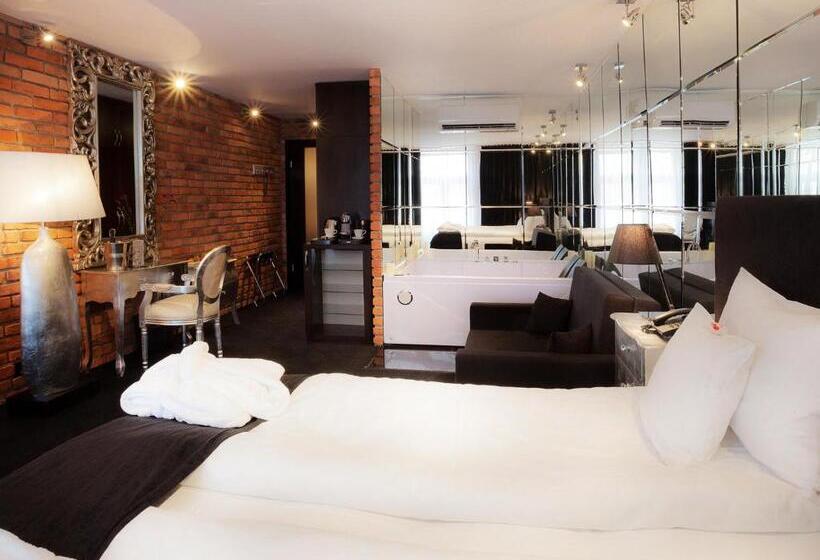 سوئیت جونیور با چشم‌انداز, Betmanowska Main Square Residence Adults Only