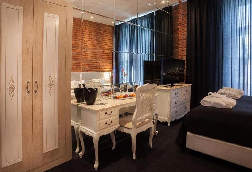 سوئیت جونیور با چشم‌انداز, Betmanowska Main Square Residence Adults Only