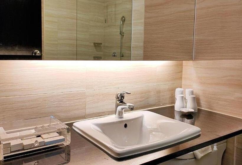 اتاق استاندارد با چشم‌انداز شهر, Pan Borneo Hotel Kota Kinabalu