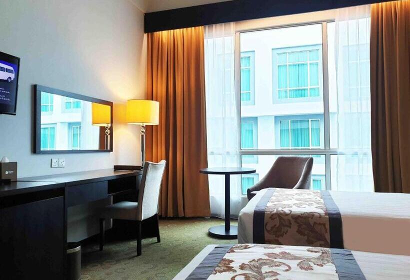 اتاق استاندارد با چشم‌انداز استخر, Pan Borneo Hotel Kota Kinabalu