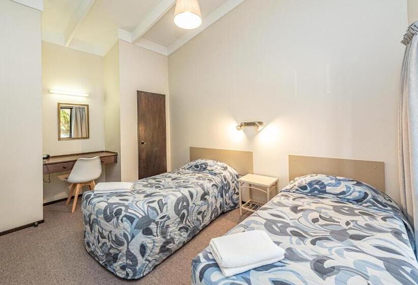Семейные Апартаменты, Riverside Motel