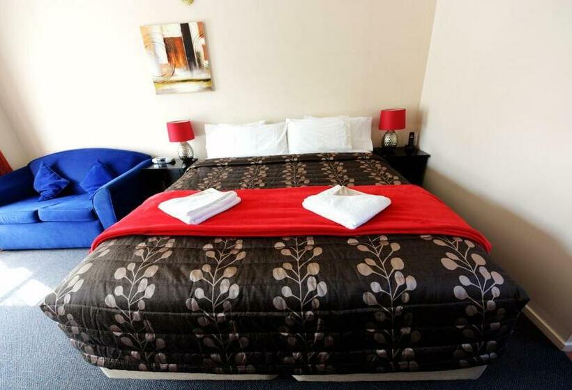 Студия Стандарт, Addington Stadium Motel