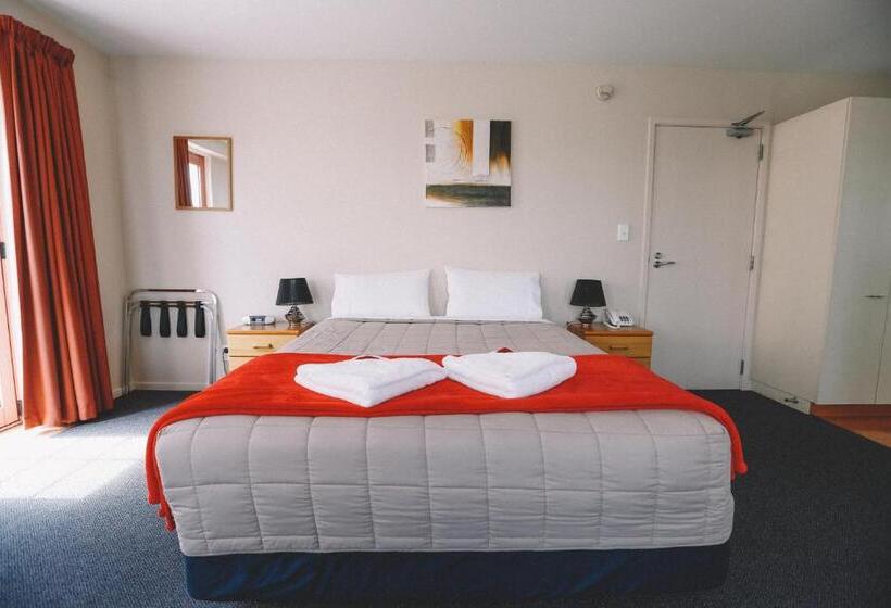 Студия Стандарт, Addington Stadium Motel