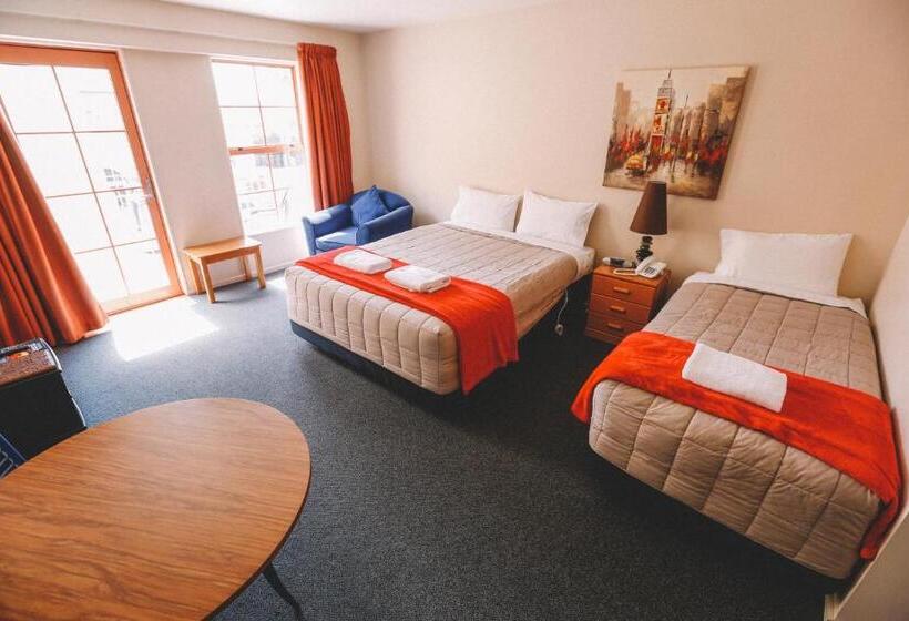 Студия Стандарт, Addington Stadium Motel
