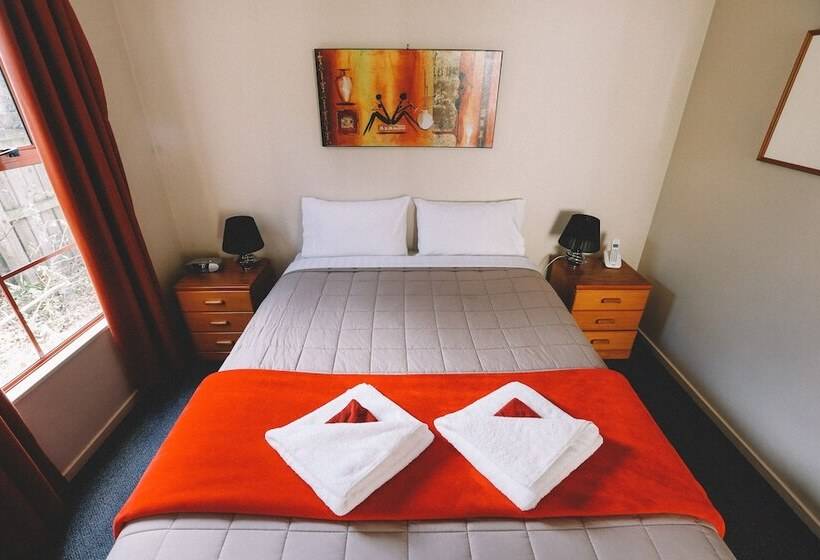 Студия Стандарт, Addington Stadium Motel