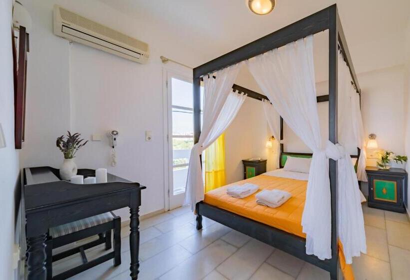 Family Suite, Antonina