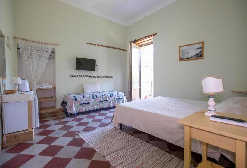 Трехместный Номер Стандарт с Балконом, La Casa Sul Blu Albergo Diffuso