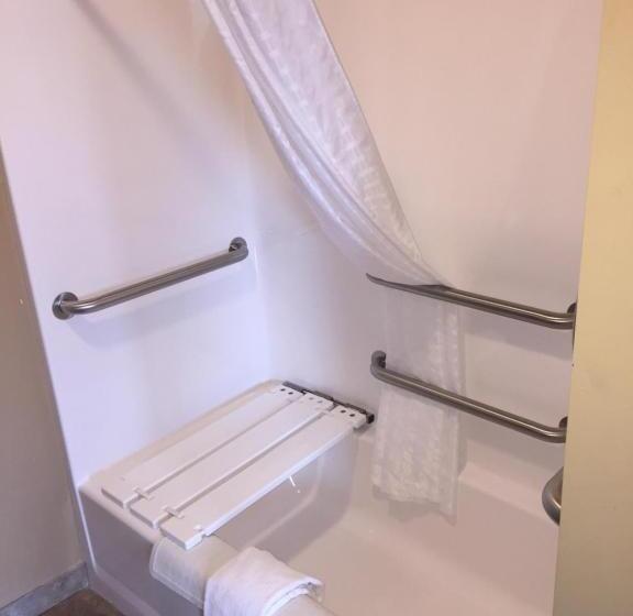 带大床的标准间, Cobblestone Inn & Suites  Newton
