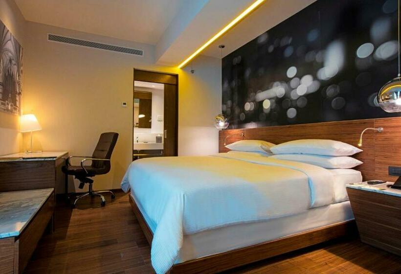 اتاق استاندارد با تخت بزرگ, Krystal Urban Guadalajara