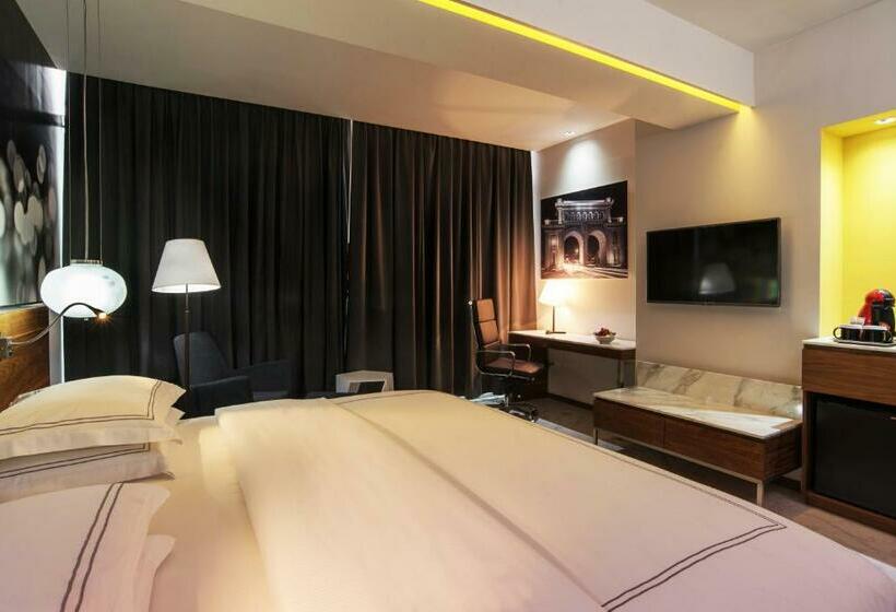 اتاق استاندارد با تخت بزرگ, Krystal Urban Guadalajara