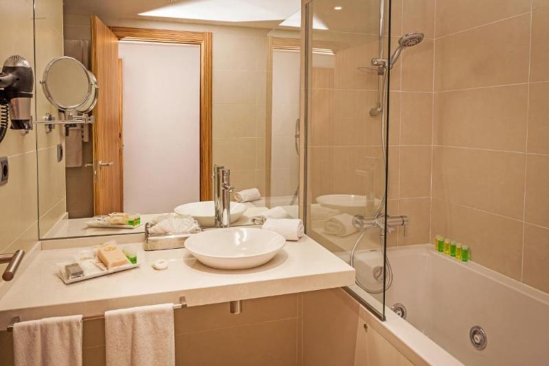 اتاق استاندارد با تخت بزرگ, Krystal Urban Guadalajara