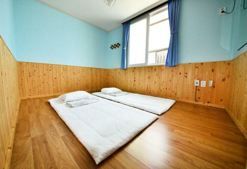 חדר סטנדרט לארבעה, Gyeongju Namu Guesthouse