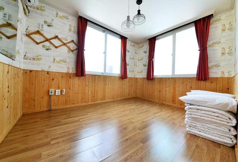 חדר סטנדרט לארבעה, Gyeongju Namu Guesthouse