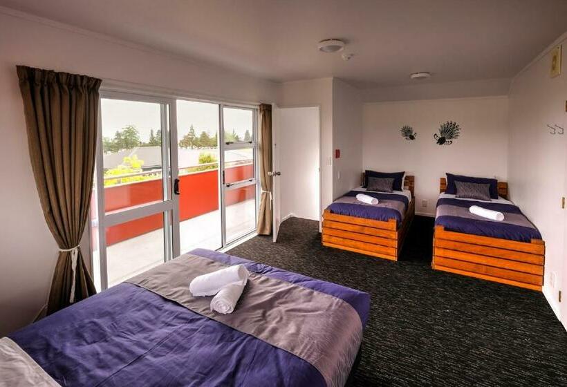 Четырехместный Номер Стандарт, Haka House Taupo